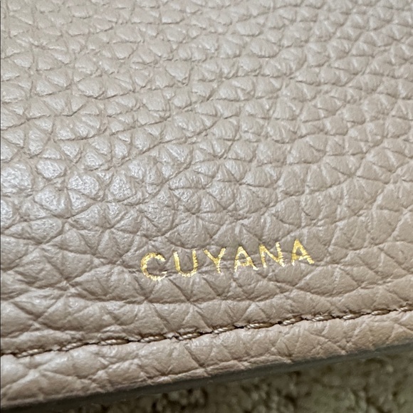 Cuyana | Tech Carryall 13-inch in Cappuccino - Picture 6 of 11